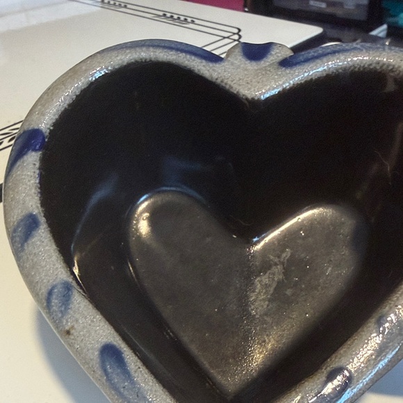 Rowe Pottery Works Heart-Shaped Handled Crock - Picture 3 of 4